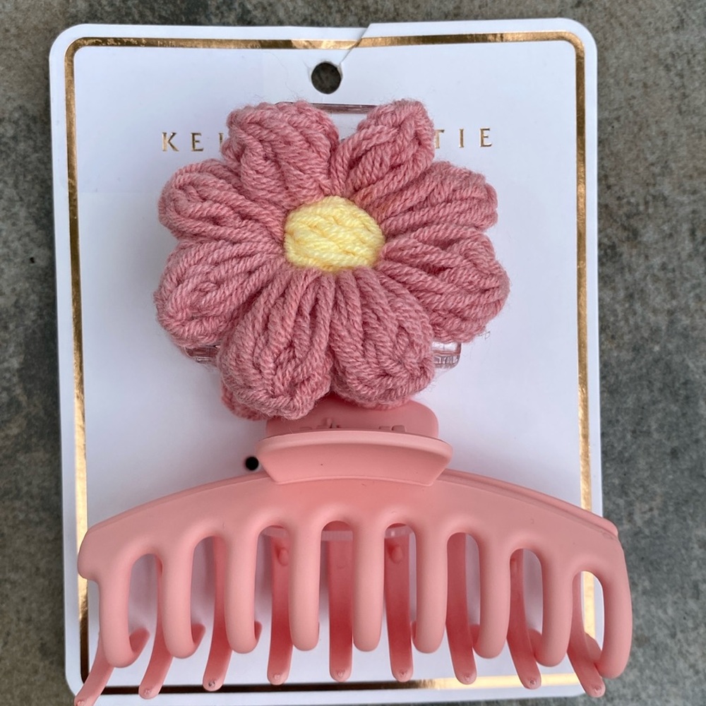 Kelly & Katie Yarn Flower Claw Hair Clip Set - 2 Pack